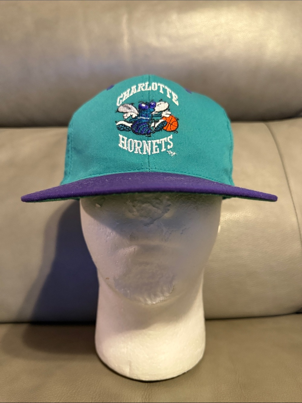 Vintage 90’s Charlotte Hornets ,Back graffiti edition Snapback Twins Tag